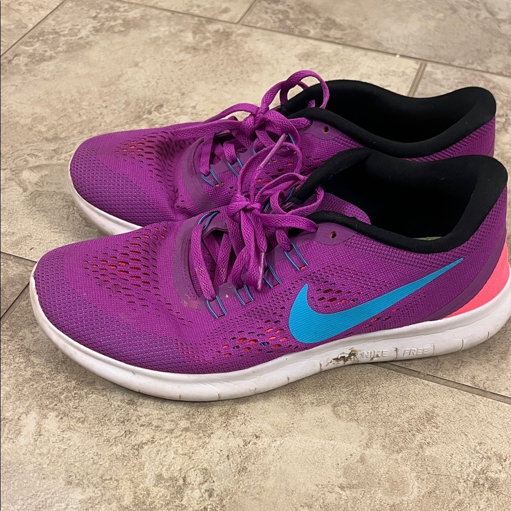Nike Women's Purple and Blue Athletic Shoes